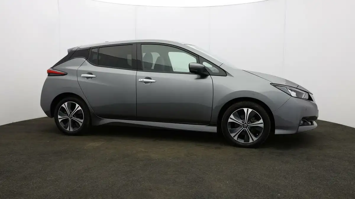 2021-nissan-leaf-e-tekna-big-43