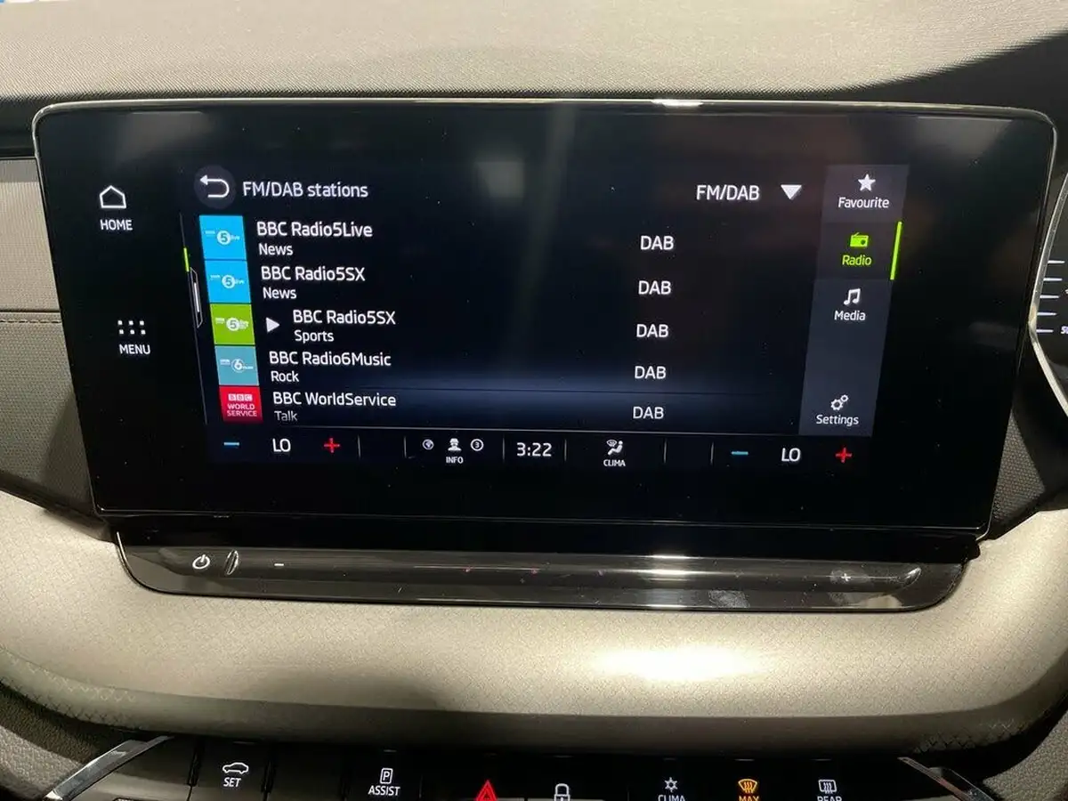 2021-skoda-octavia-20tdi-se-technology-115ps-scr-estate-big-12