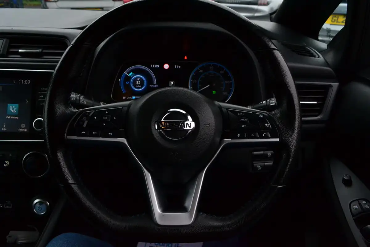 2021-nissan-leaf-e-acenta-big-11