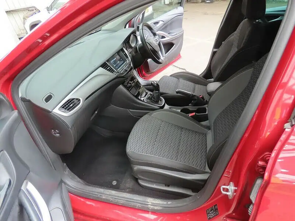 2020-vauxhall-astra-12-turbo-sri-vx-line-nav-big-6