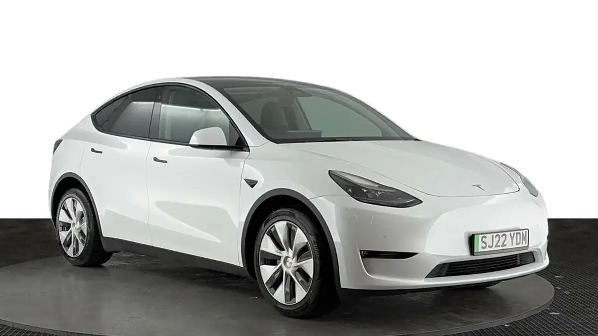 2022-tesla-model-y-e-long-range-big-1