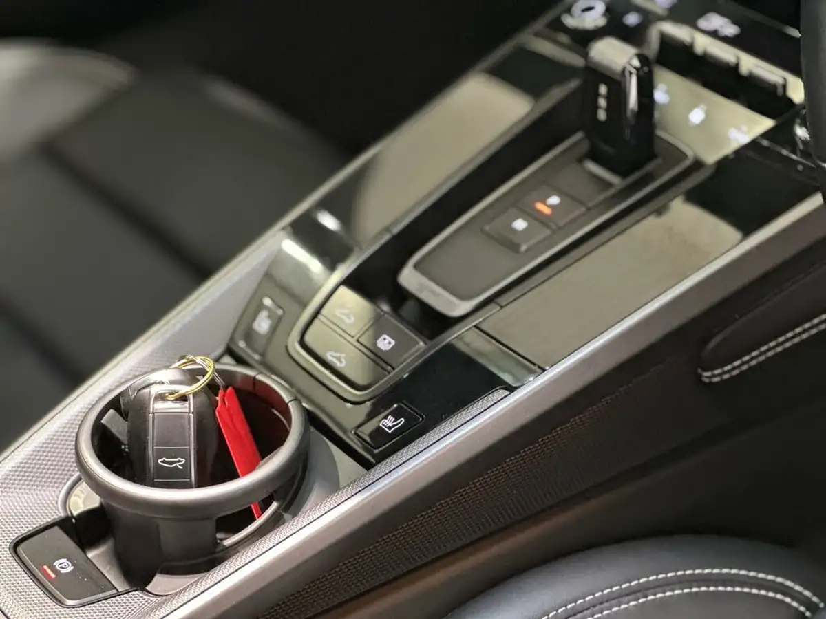 2022-porsche-911-30-carrera-4-coupe-big-40