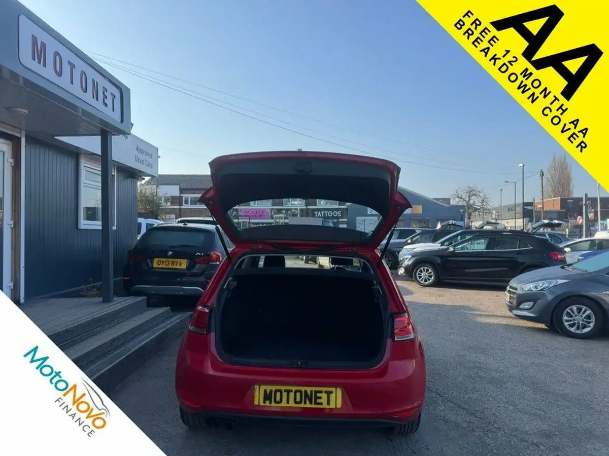 2014-volkswagen-golf-20tdi-se-ss-hatchback-5d-big-28