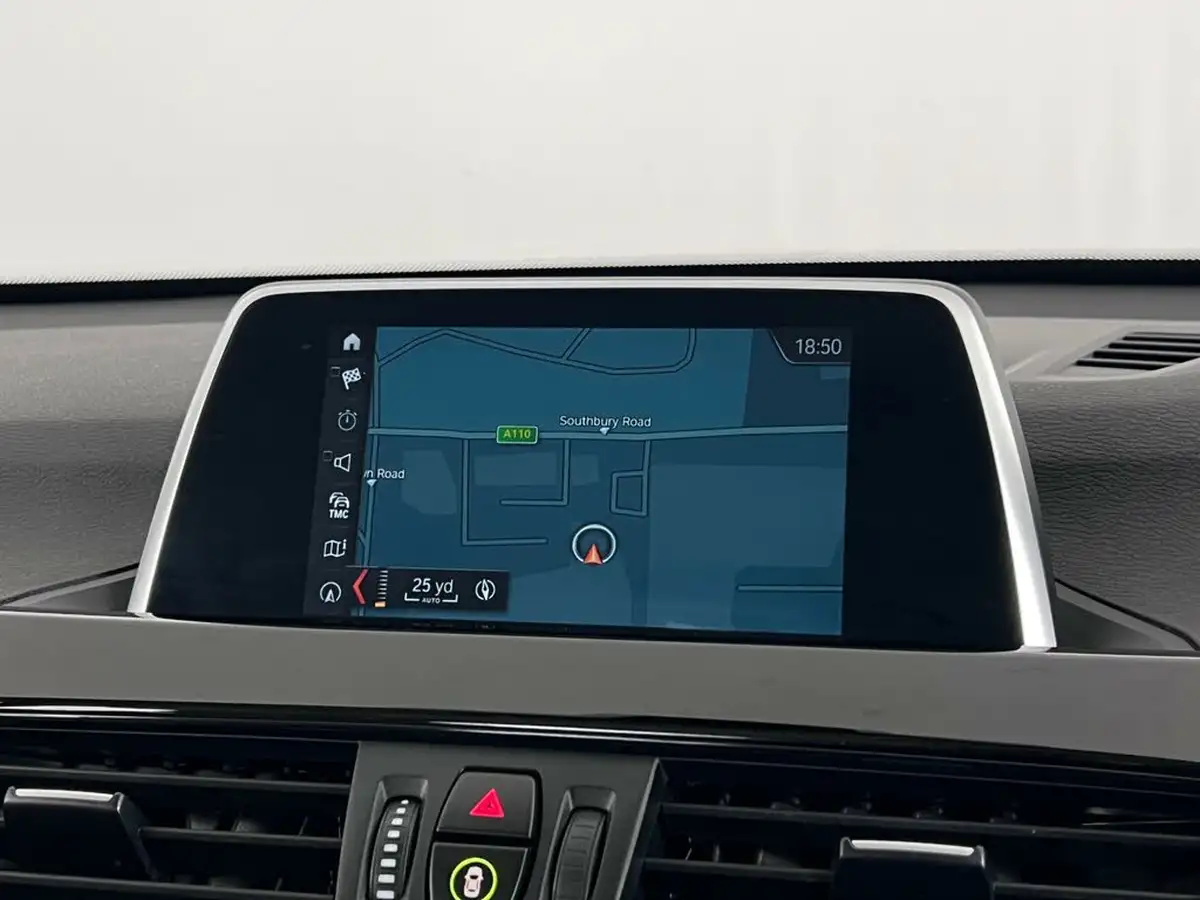 2018-bmw-x1-20-sdrive-20i-xline-ss-big-25
