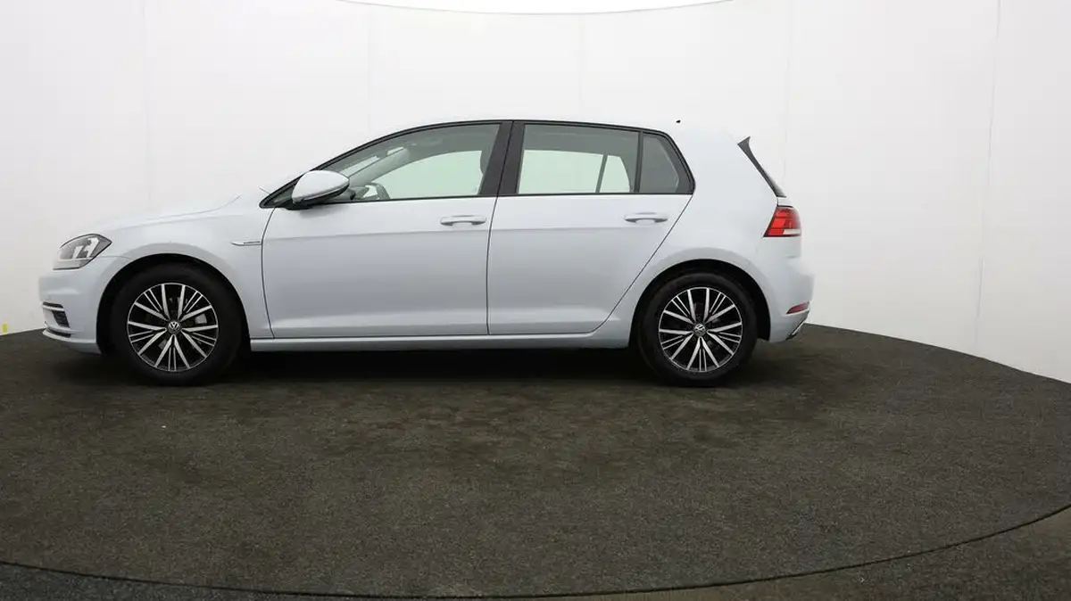 2019-volkswagen-golf-15-tsi-se-130ps-ss-hatchback-5d-big-3
