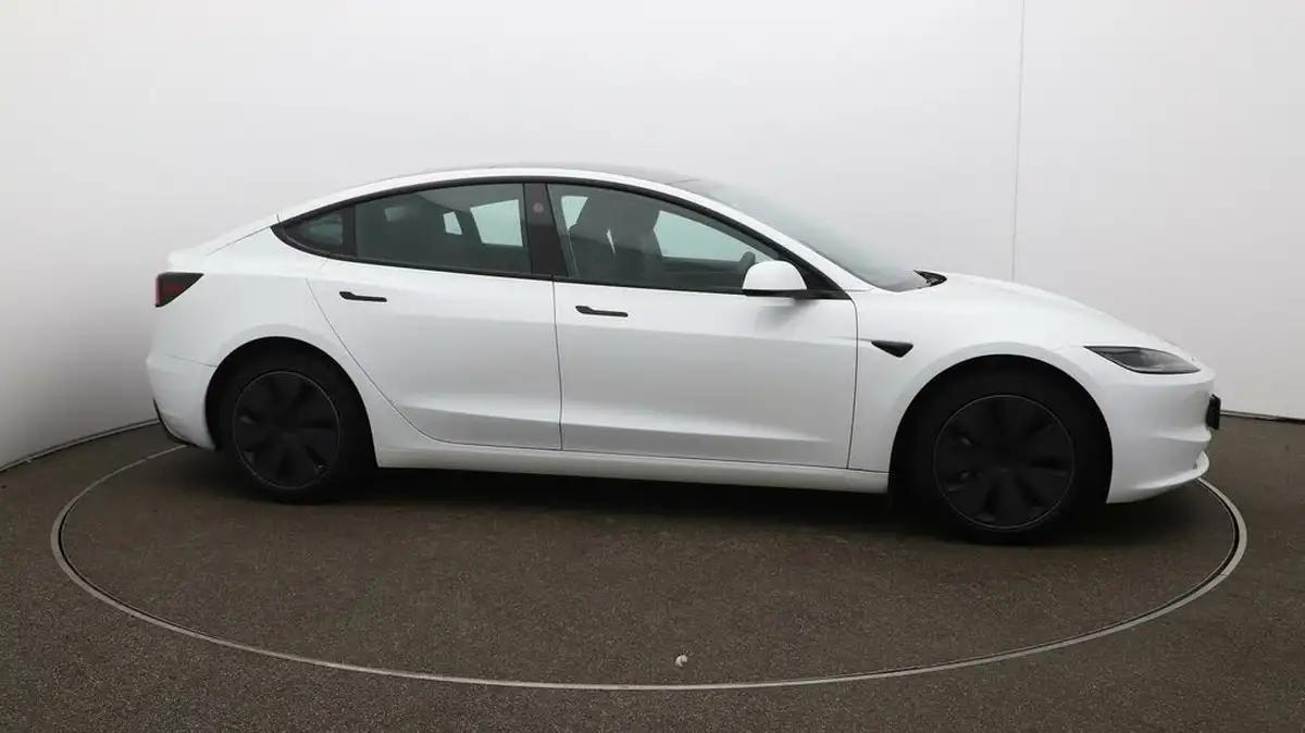 2024-tesla-model-3-e-rwd-big-39