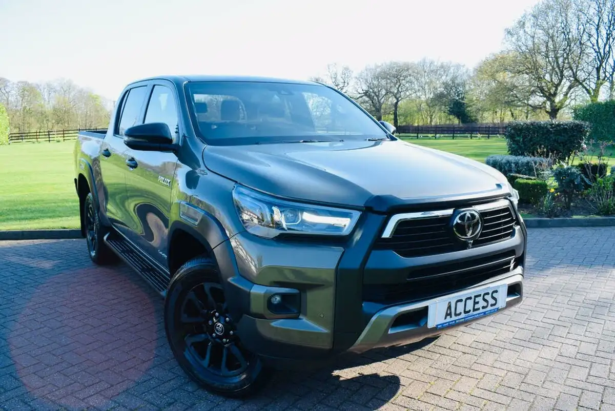 2023-toyota-hi-lux-28d-4d-invincible-x-2754cc-auto-big-7