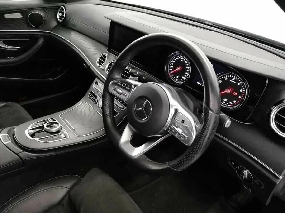 2018-mercedes-benz-e-class-20-e200-amg-line-saloon-4d-big-9