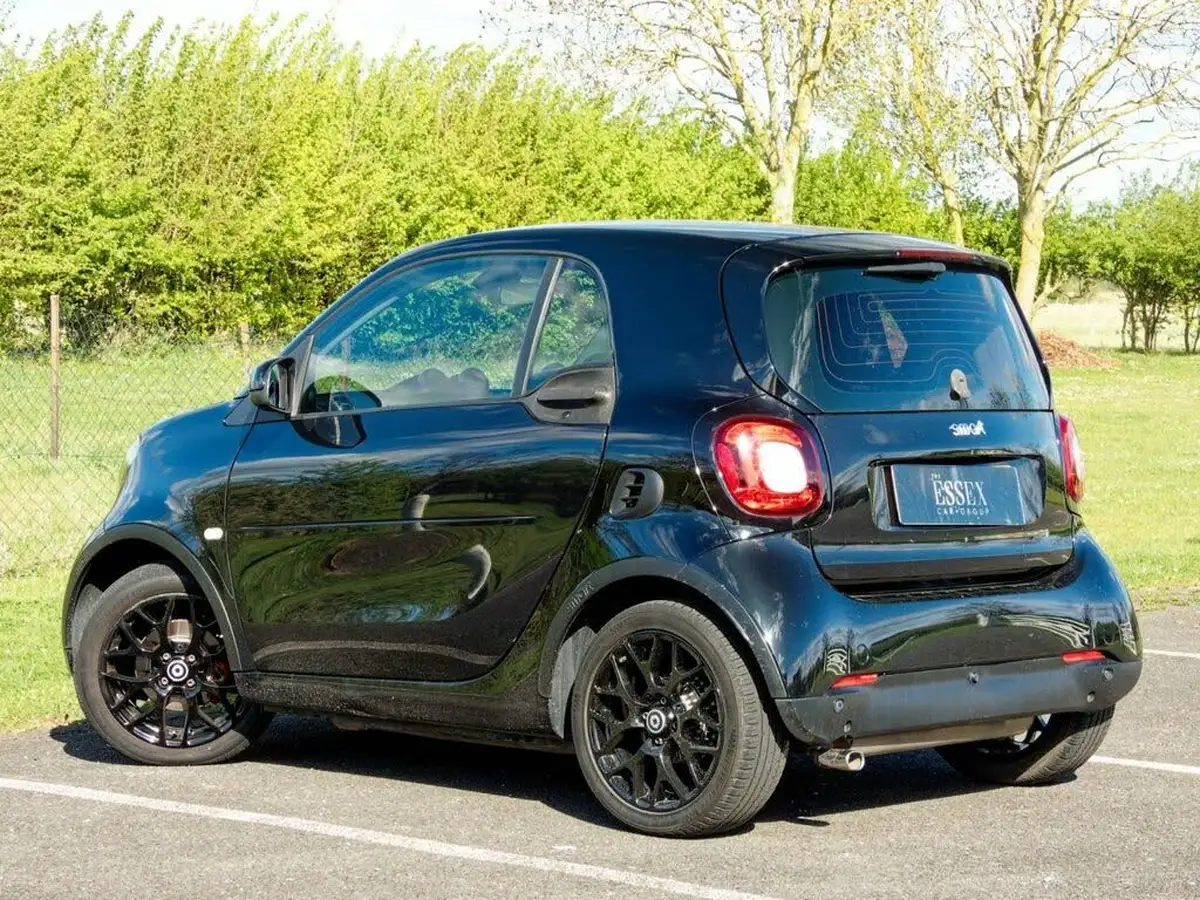2016-smart-fortwo-09-edition-black-twinamic-big-10