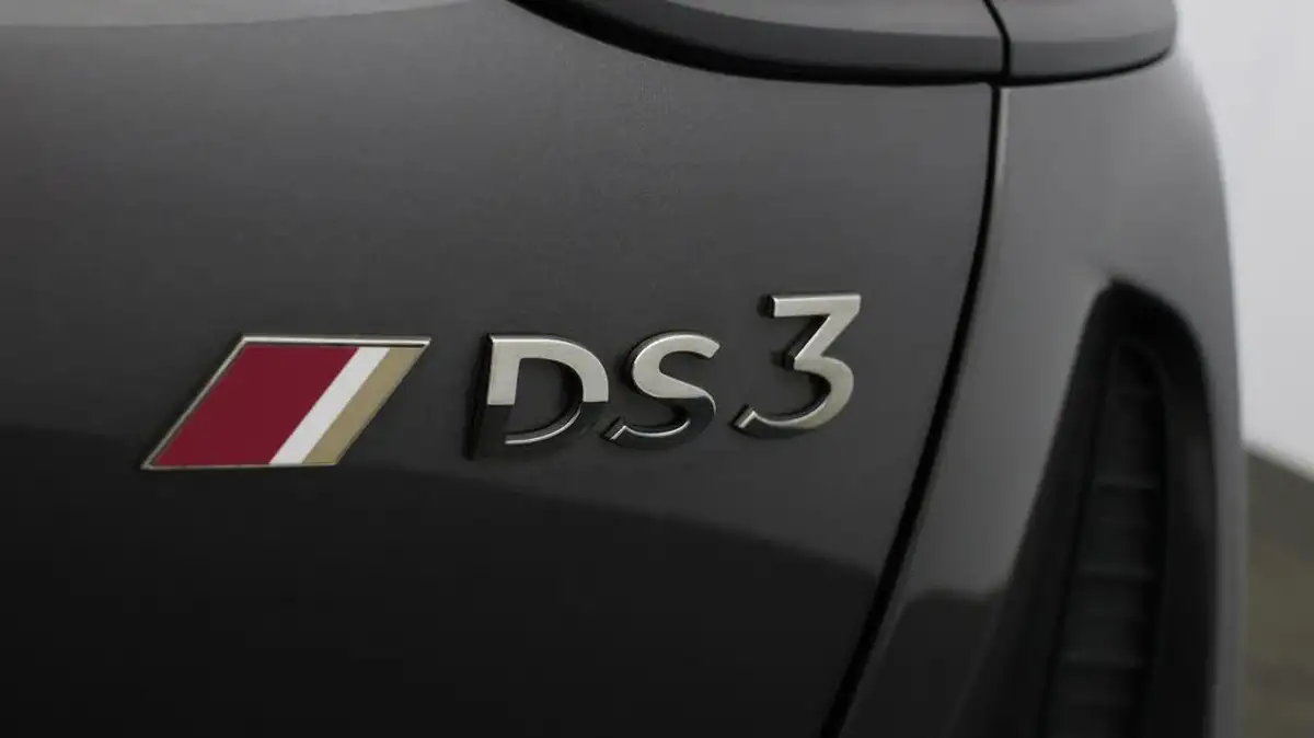 2020-ds-ds-3-crossback-15-bluehdi-performance-line-big-20