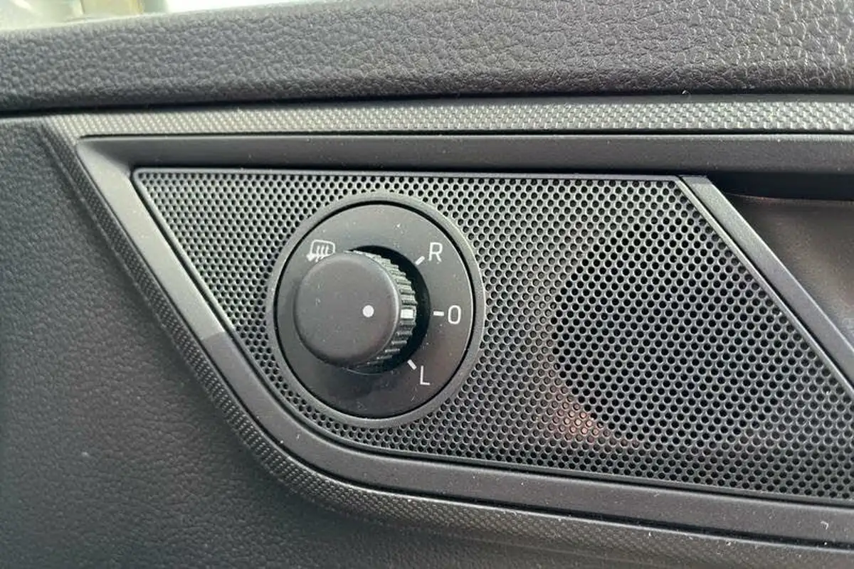2016-skoda-fabia-12-tsi-colour-edition-big-36