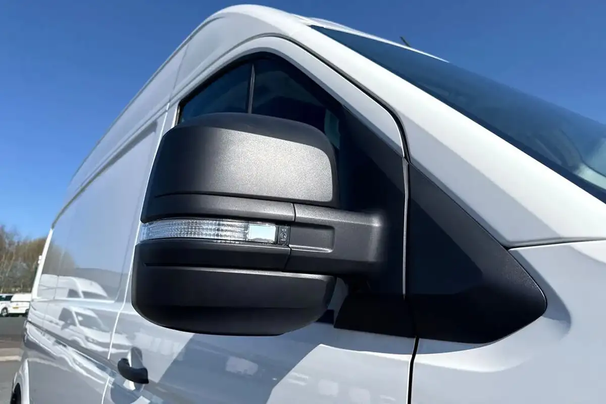 2024-volkswagen-crafter-20tdi-cr35-mwb-commerce-plus-140pseu6d-big-23
