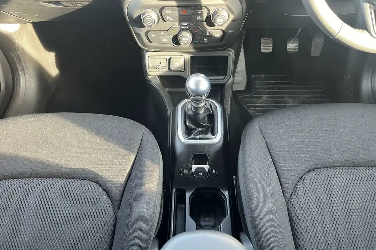 2022-jeep-renegade-10-gse-night-eagle-big-7