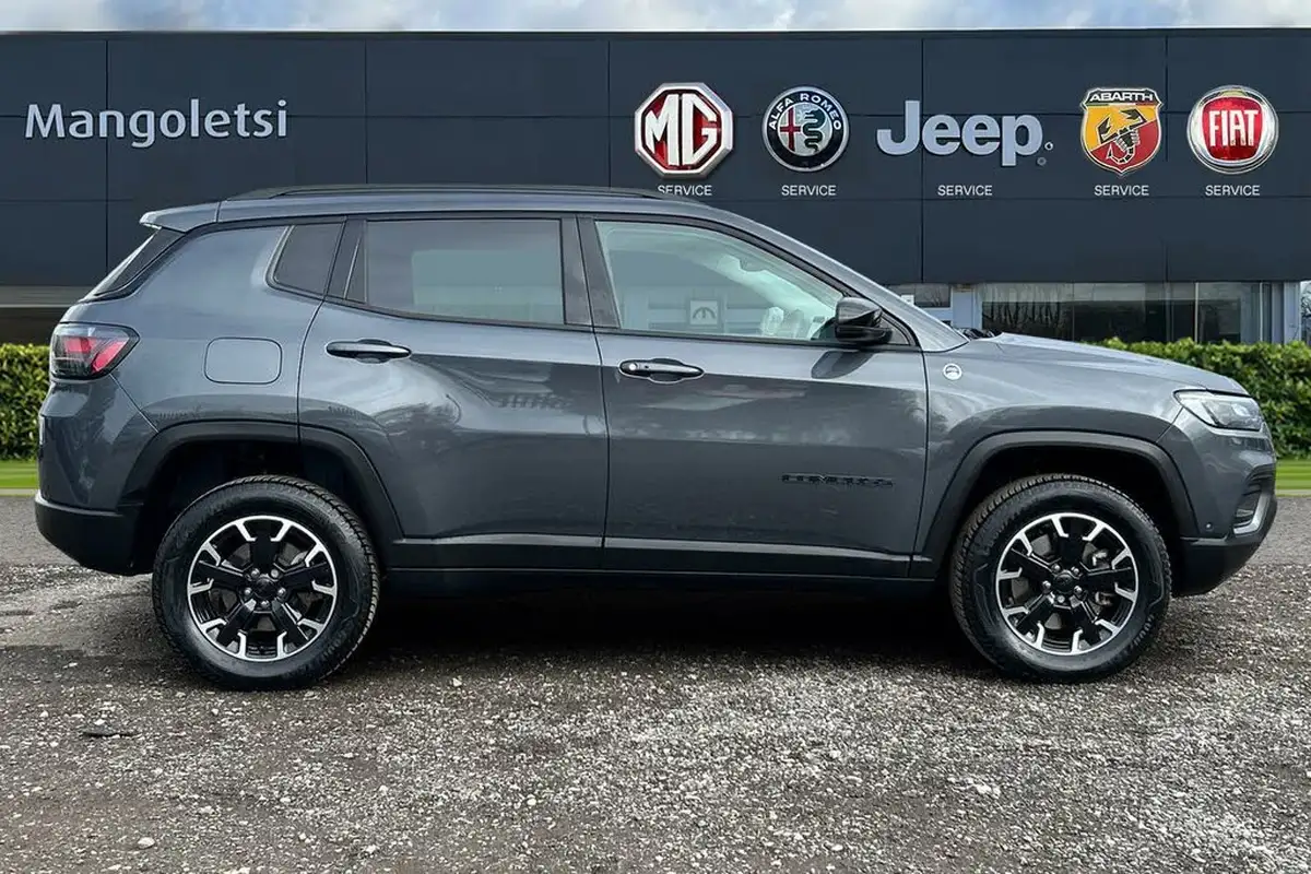 2022-jeep-compass-13-gse-trailhawk-big-3