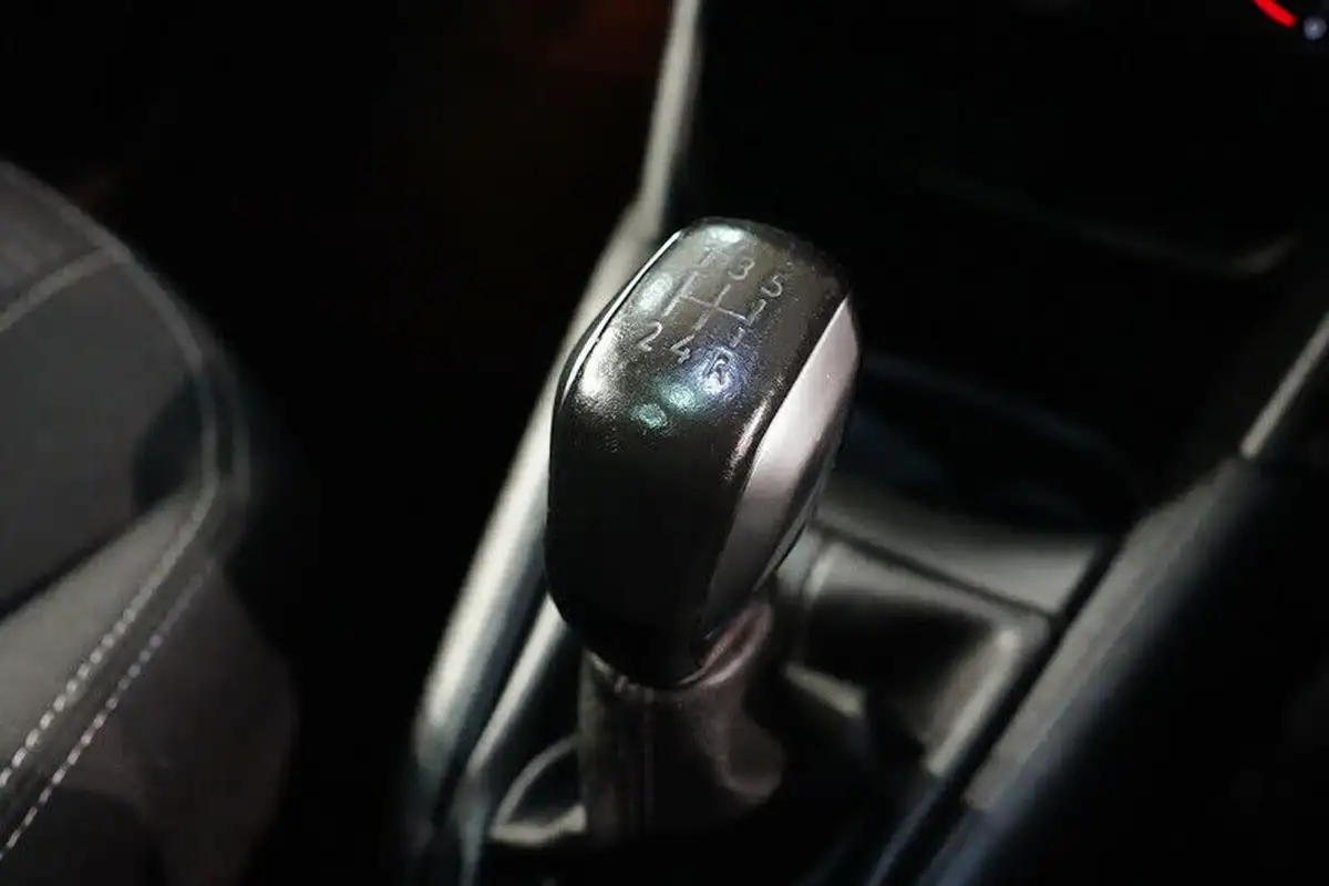 2018-peugeot-208-12-puretech-allure-premium-ss-big-35