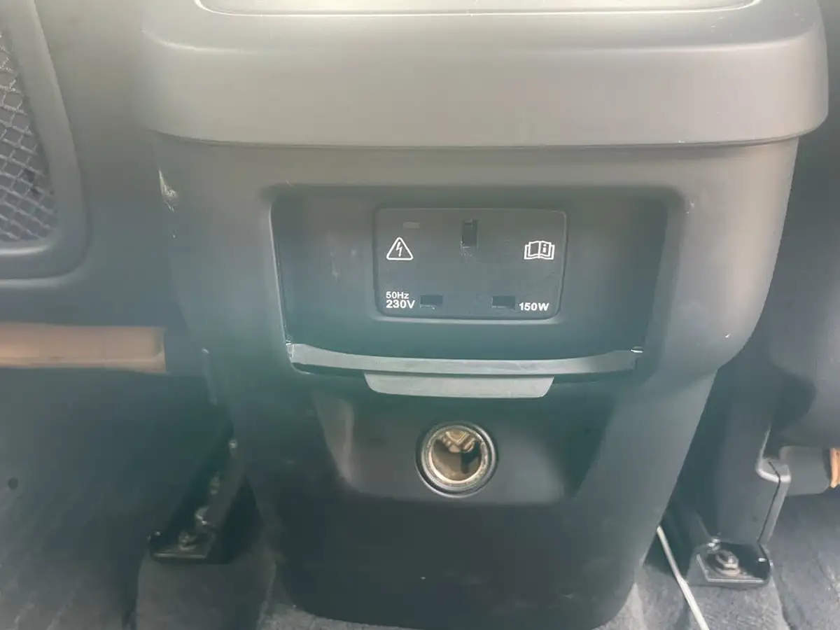 2015-volvo-xc90-20td-momentum-big-35