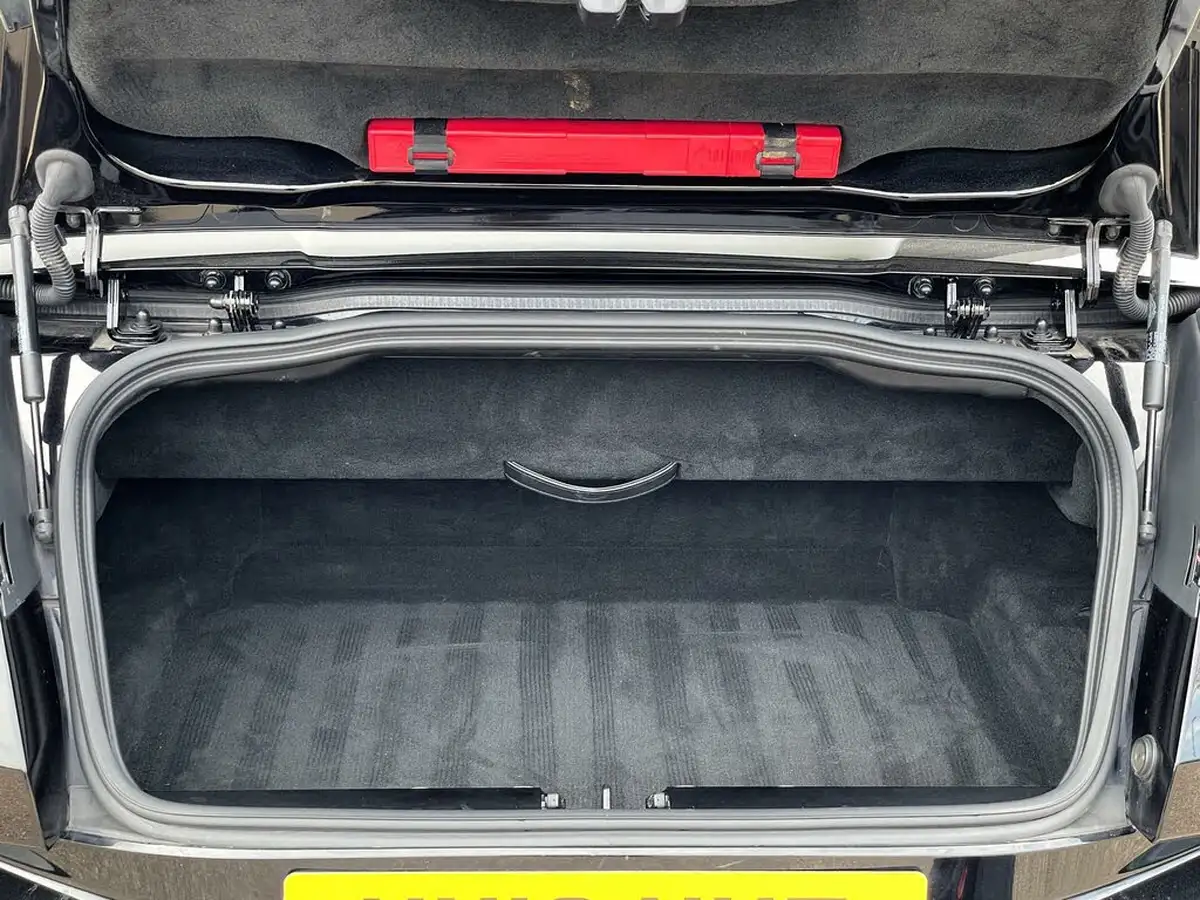 2019-aston-martin-db11-40-v8-big-20