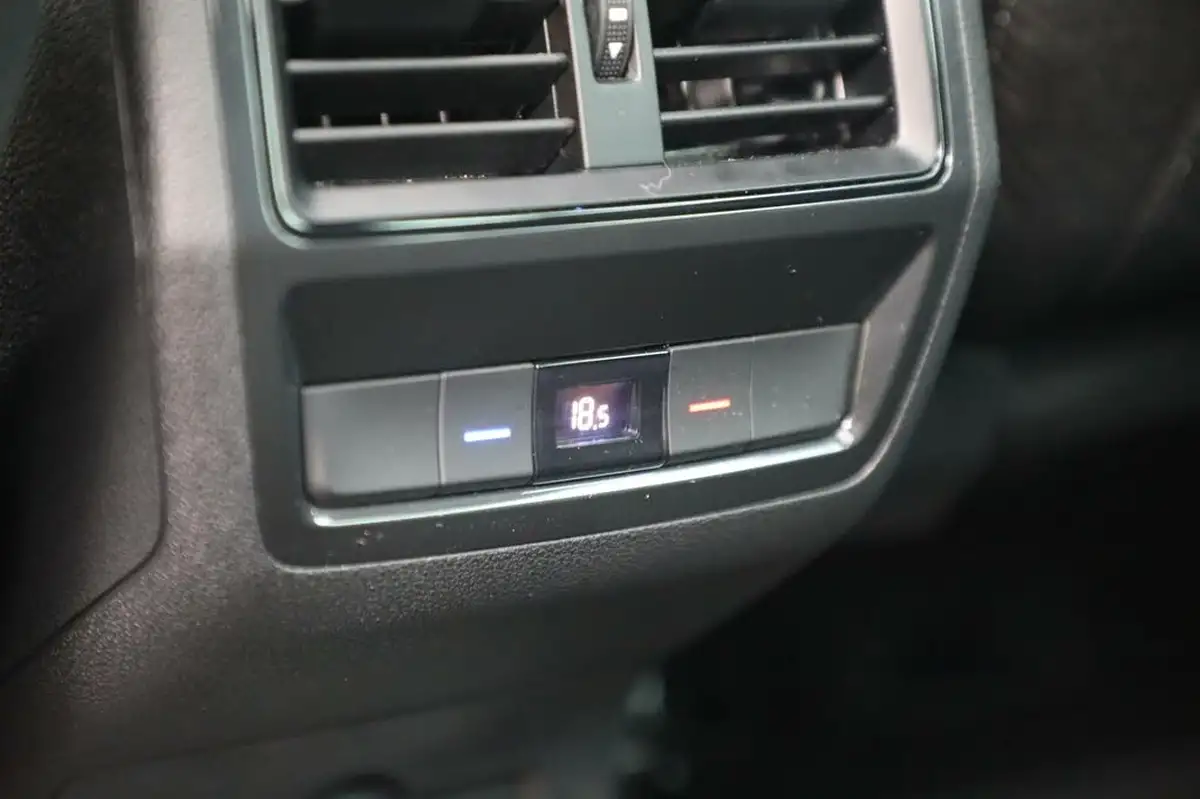 2023-skoda-karoq-20tdi-sportline-4x4-dsg-big-37