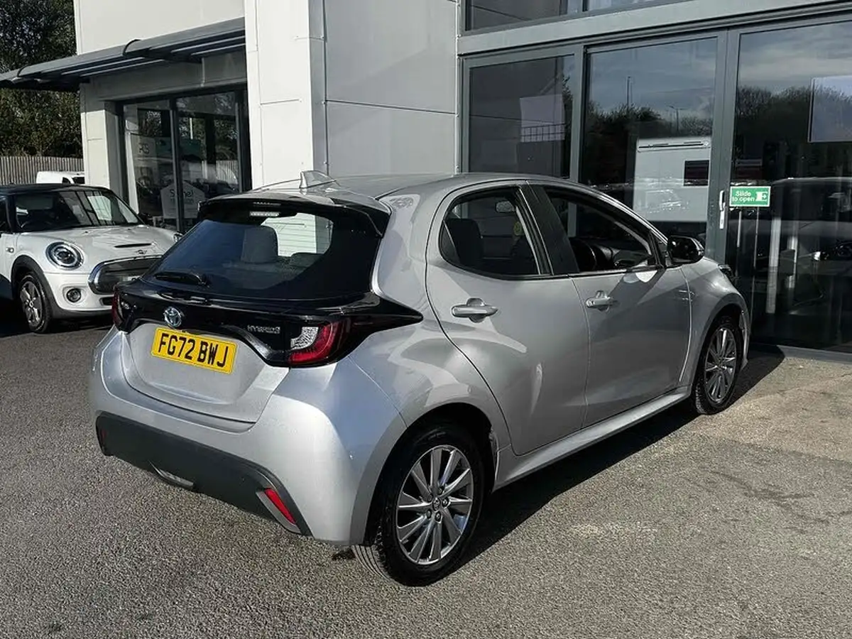 2022-toyota-yaris-15-vvt-i-icon-big-12