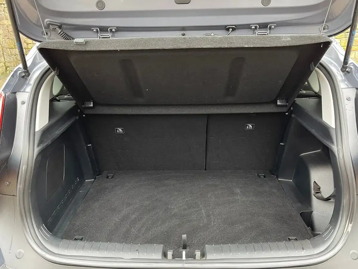 2022-hyundai-bayon-10-t-gdi-premium-100ps-dct-big-8