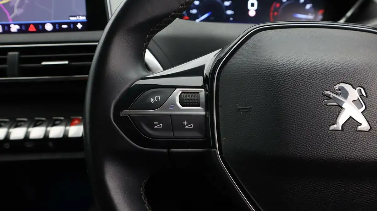 2020-peugeot-5008-suv-12-puretech-allure-big-26
