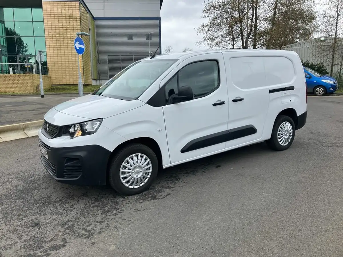 2023-peugeot-partner-15-bluehdi-1000-professional-premium-100pseu6d-ss-big-27