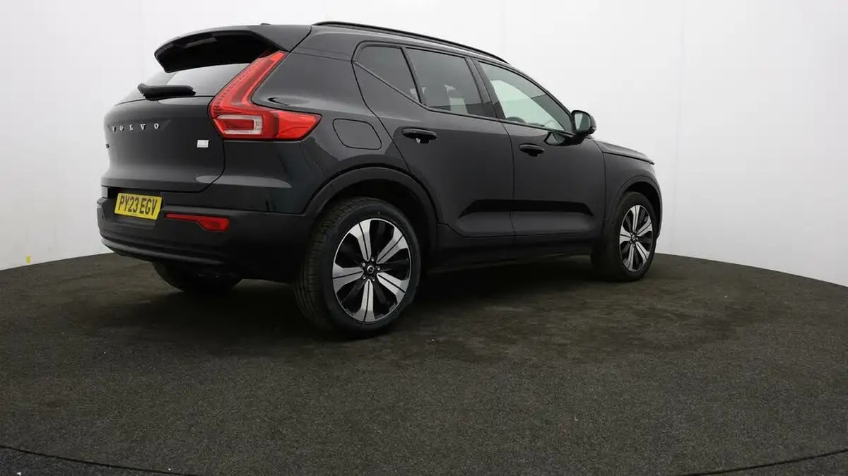 2023-volvo-xc40-15-t5-ultimate-dark-big-32