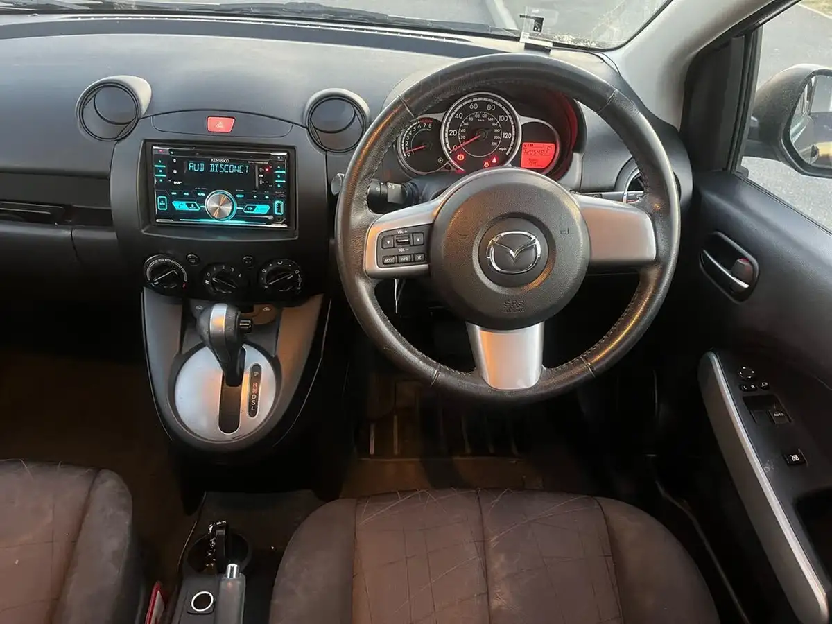 2012-mazda-mazda2-15-ts2-big-2
