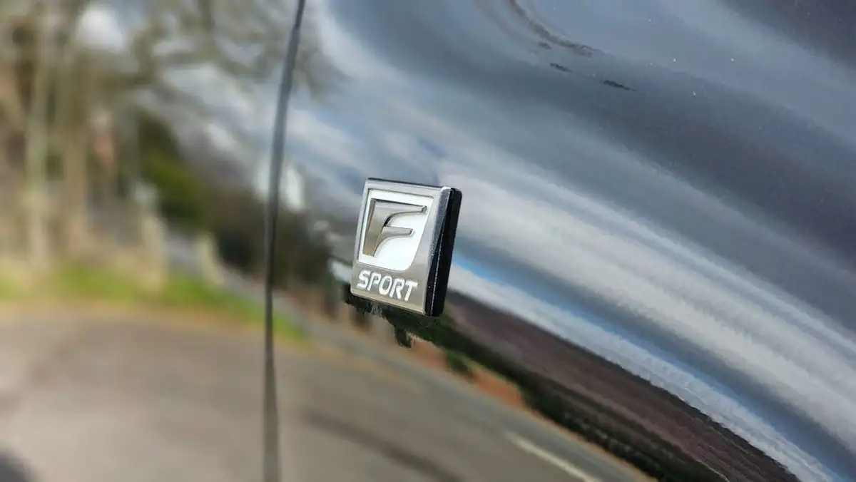 2020-lexus-is-300h-25-f-sport-big-8