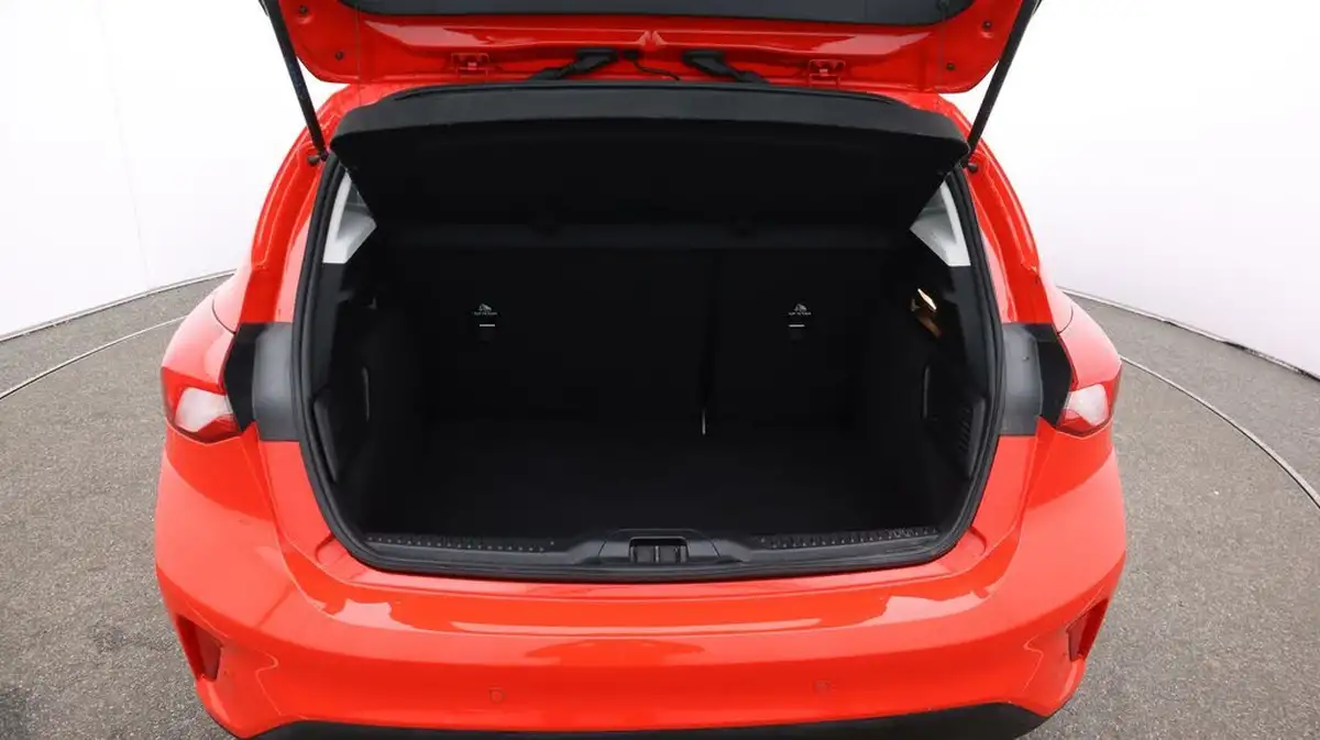 2021-ford-focus-15-titanium-edition-hatchback-big-17