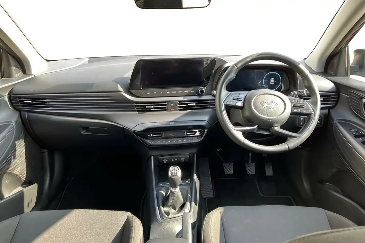 2023-hyundai-i20-10-t-gdi-premium-two-tone-roof-big-8