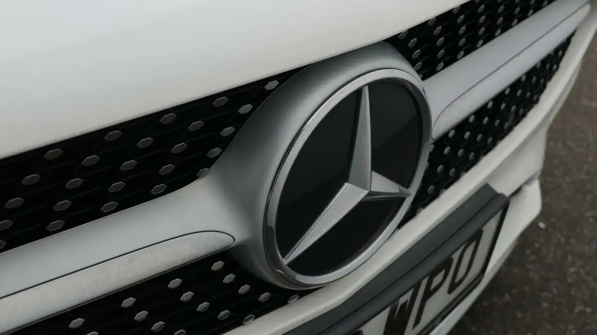 2020-mercedes-benz-a-class-13-a200-amg-line-executive-hatchback-5d-big-23