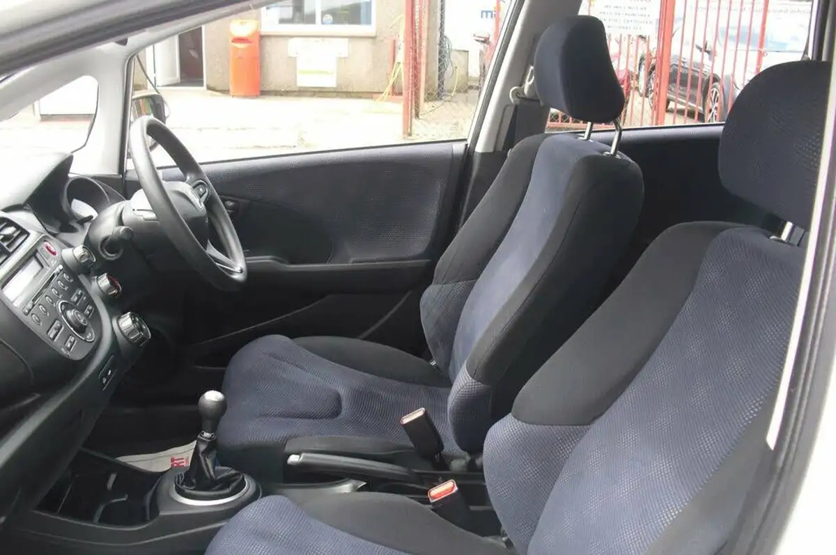 2014-honda-jazz-12-s-big-13