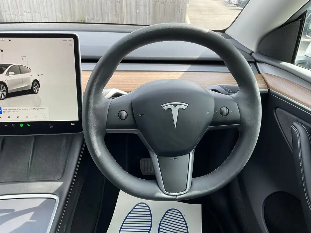 2024-tesla-model-y-e-rwd-big-14