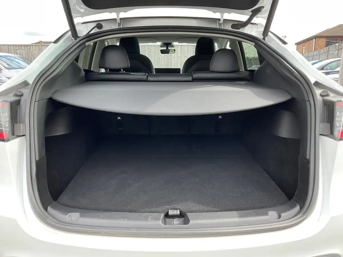 2024-tesla-model-y-e-rwd-big-42