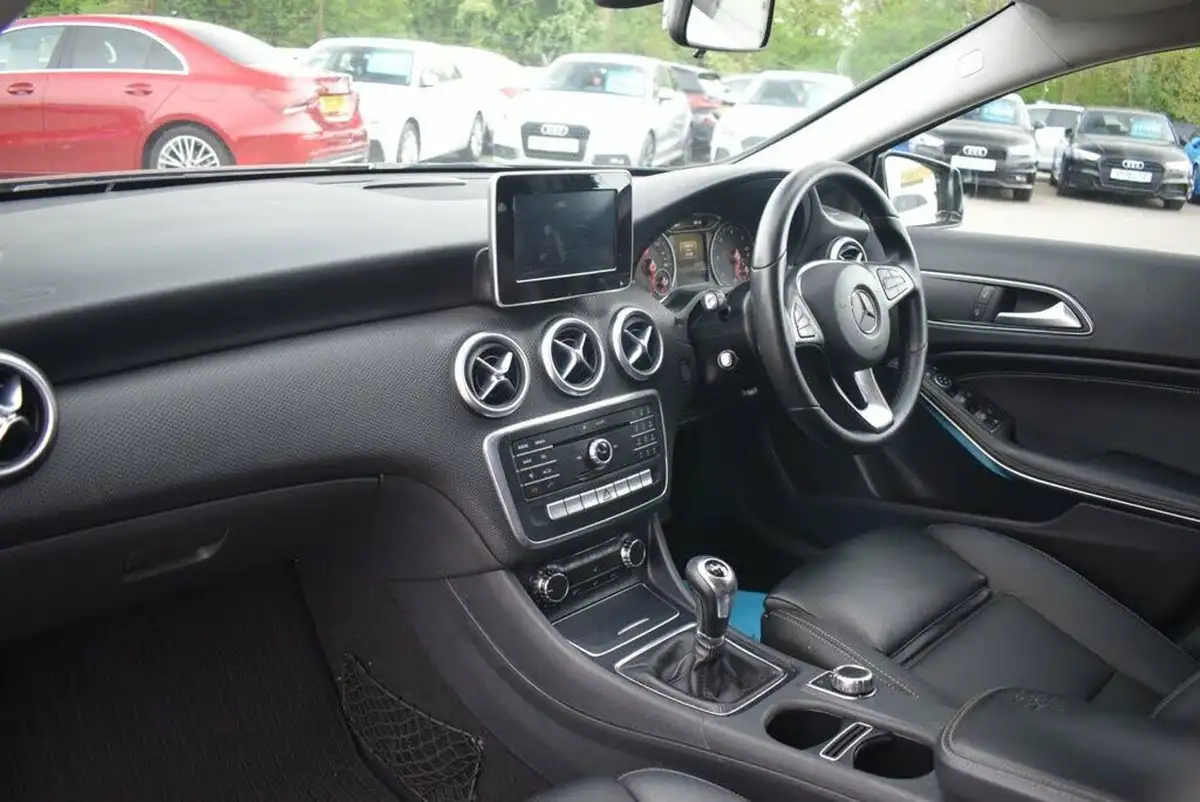 2016-mercedes-benz-a-class-15d-a180d-se-executivess-big-9