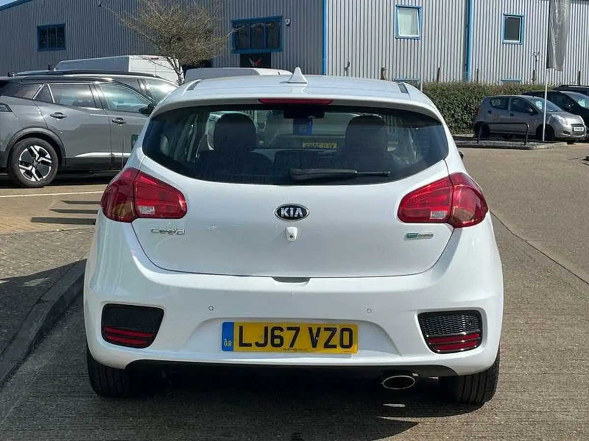 2017-kia-ceed-16crdi-2-hatchback-big-3