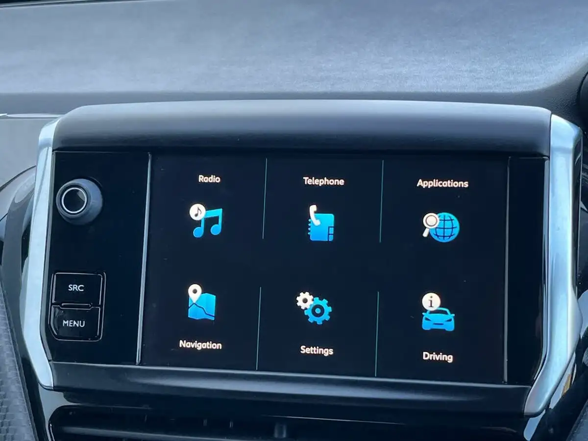 2018-peugeot-208-12-puretech-black-edition-big-15