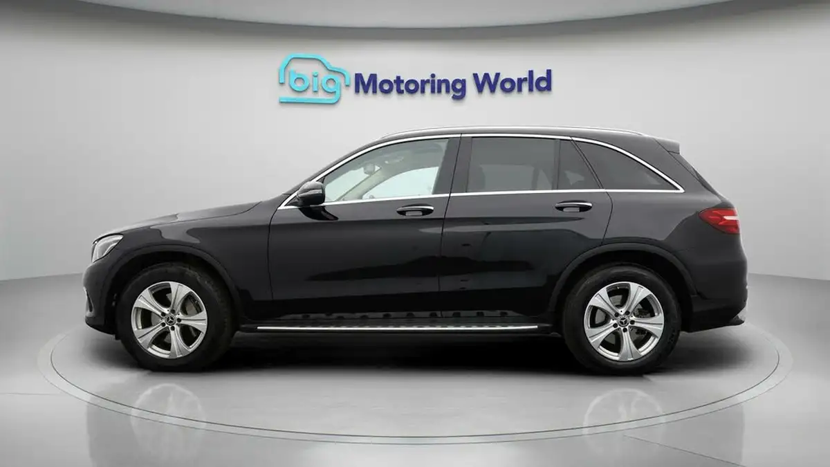 2017-mercedes-benz-glc-class-21d-glc220d-sport-premiumss-station-wagon-5d-big-3