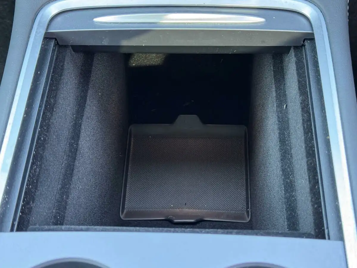 2022-tesla-model-y-e-long-range-big-25