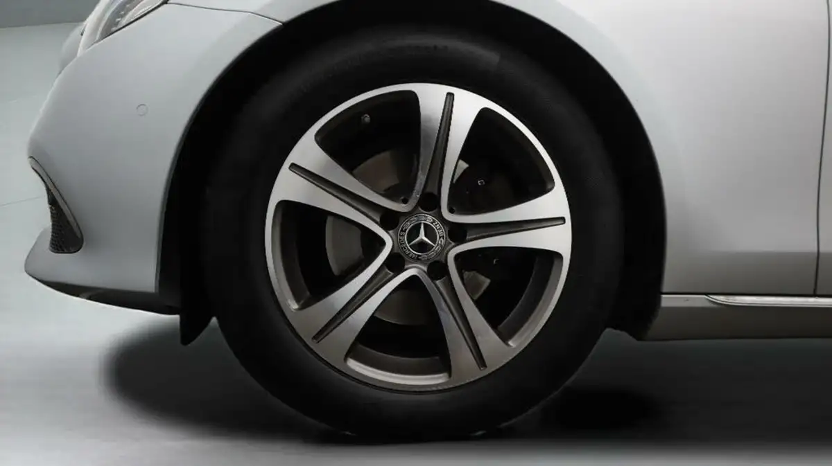 2019-mercedes-benz-e-class-20d-e220d-se-ss-estate-5d-big-18