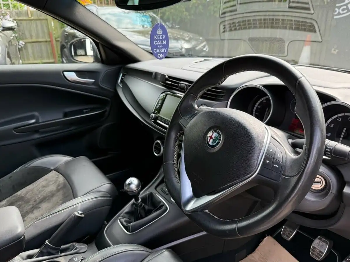 2015-alfa-romeo-giulietta-14-tb-qv-line-big-23