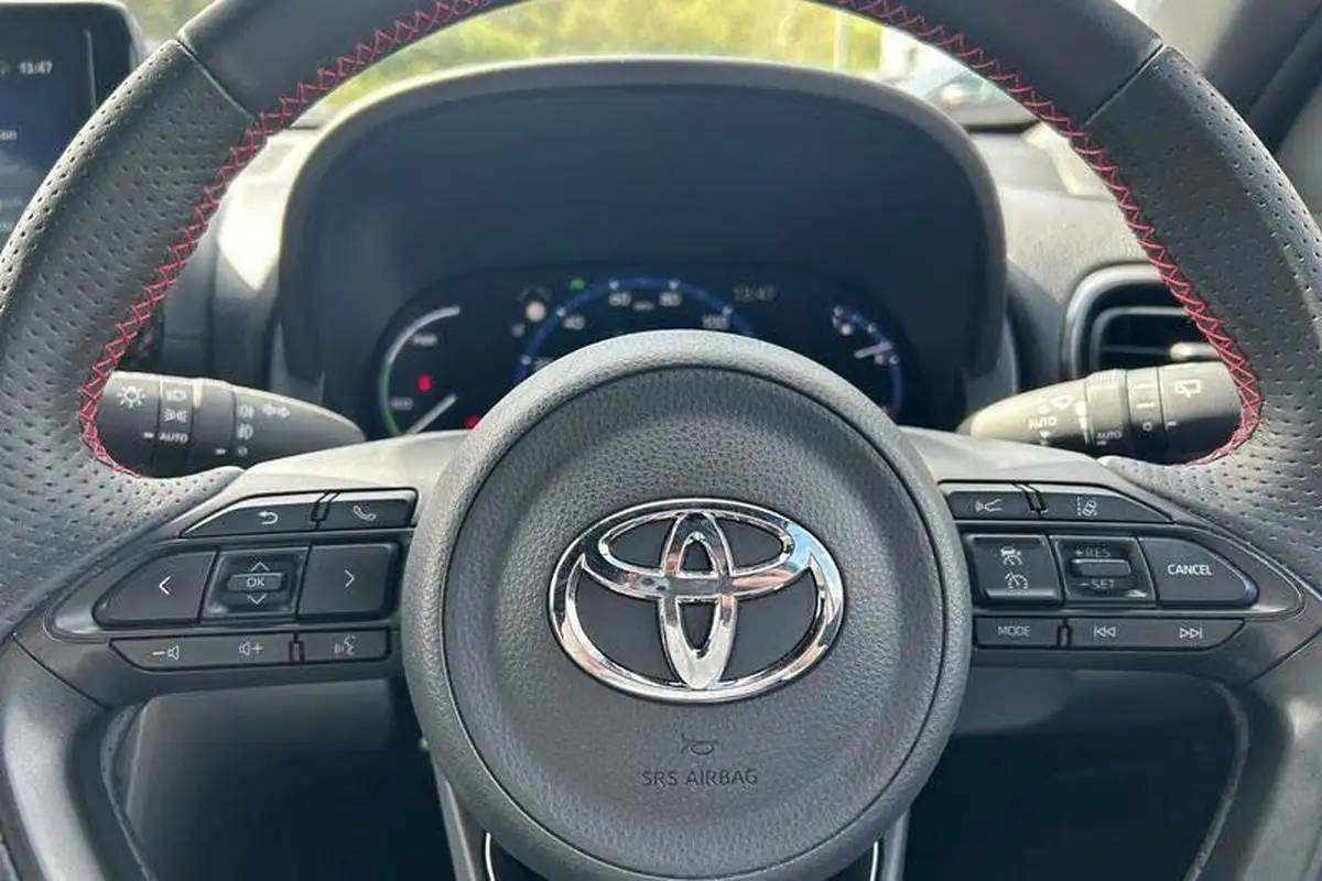 2023-toyota-yaris-cross-15-vvt-i-gr-sport-big-11