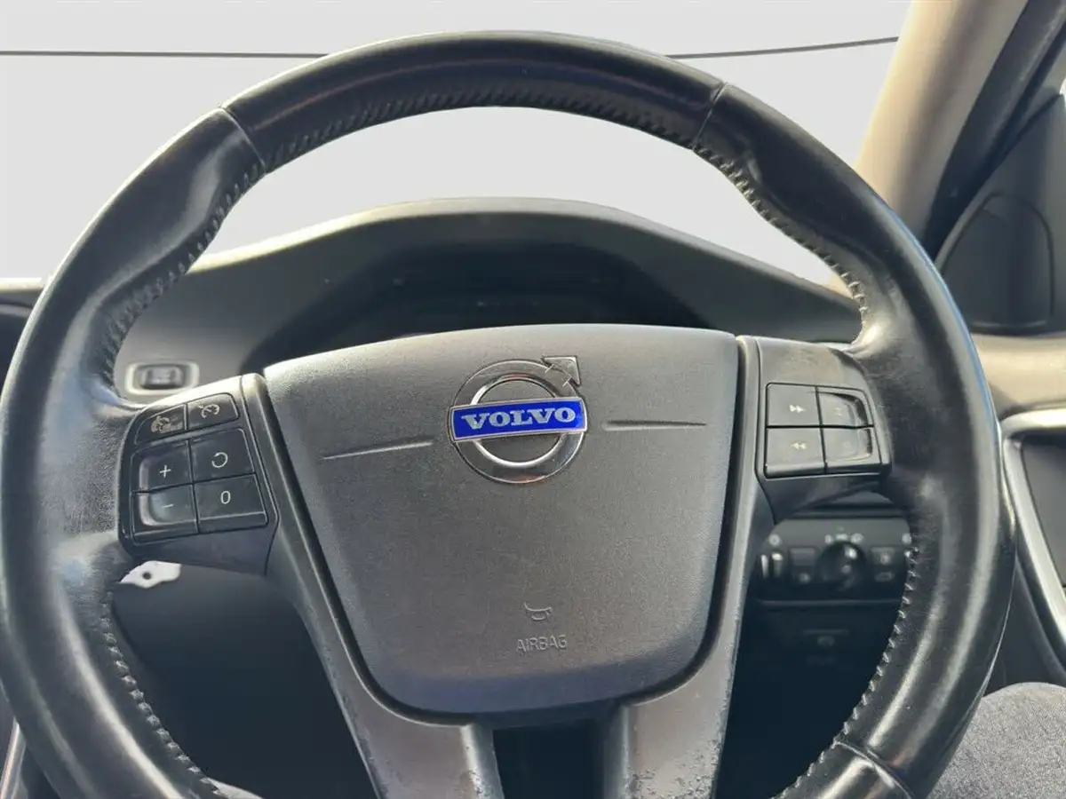 2011-volvo-v60-24td-d5-es-215bhp-geartronic-big-11