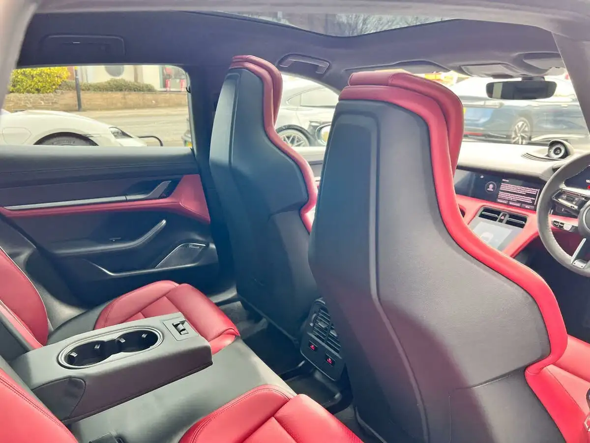 2021-porsche-taycan-e-turbo-s-cross-turismo-big-25