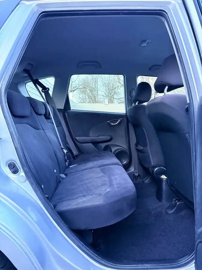 2009-honda-jazz-14-es-t-big-23