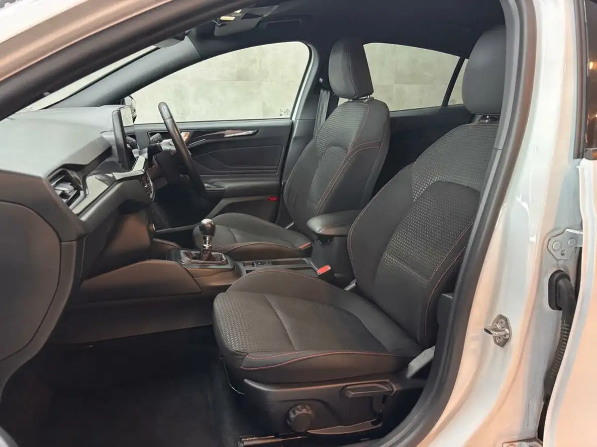 2023-ford-focus-10t-st-line-125ps-hatchback-big-37