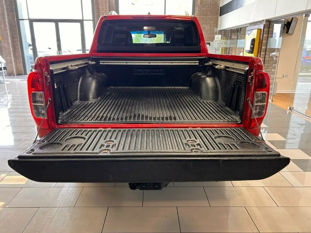 2017-nissan-navara-23dci-tekna-auto-big-6