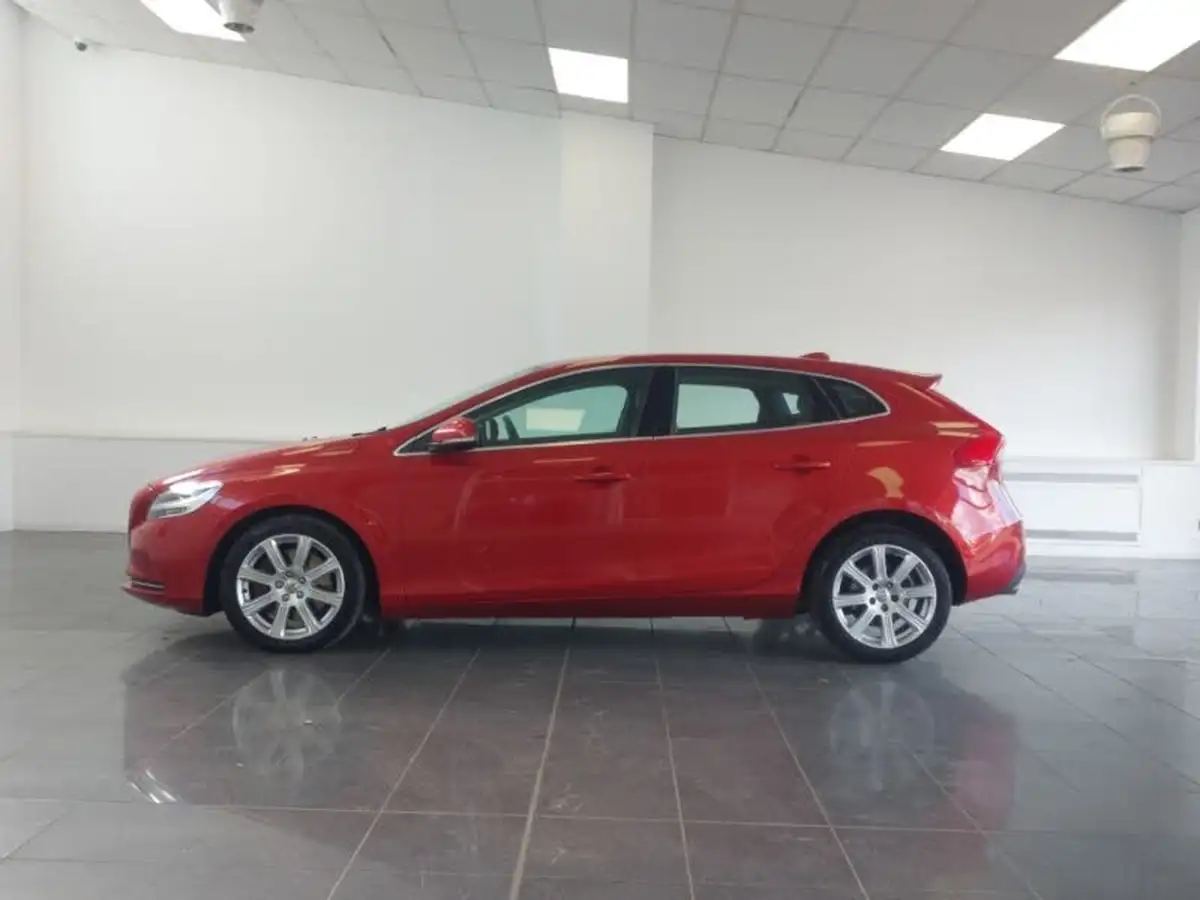 2019-volvo-v40-15-t3-inscription-big-3