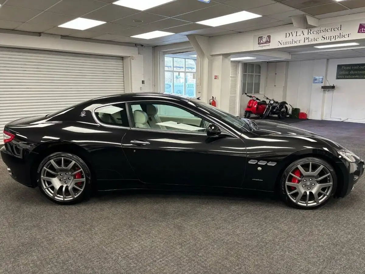 2016-maserati-granturismo-42-big-14